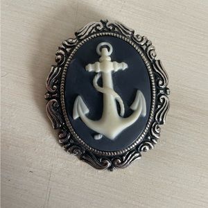 Anchor brooch pin with chain
